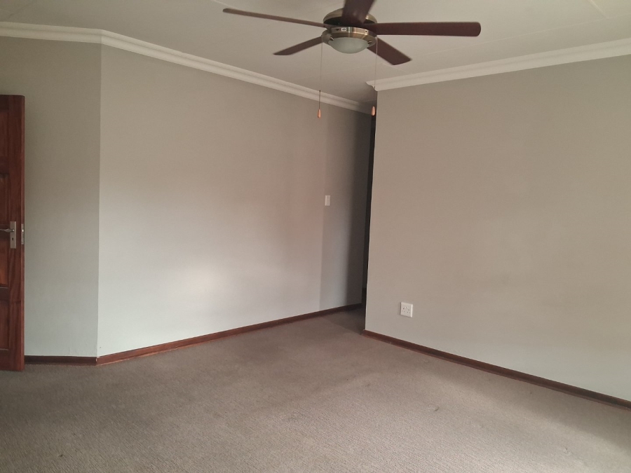 To Let 3 Bedroom Property for Rent in Hillside Free State